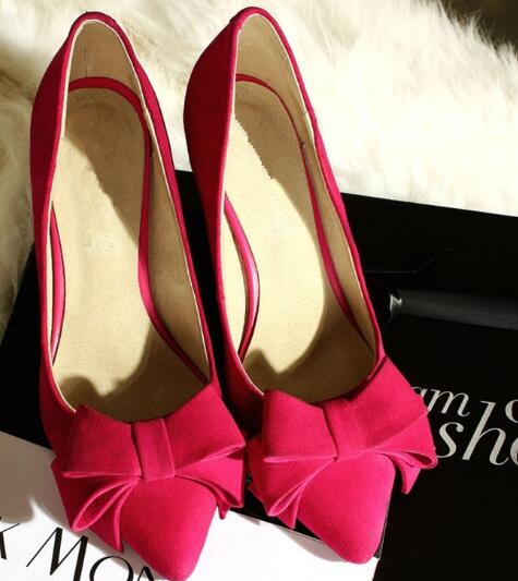 女生穿高跟鞋磨脚怎么办,高跟鞋后脚跟磨脚小妙招