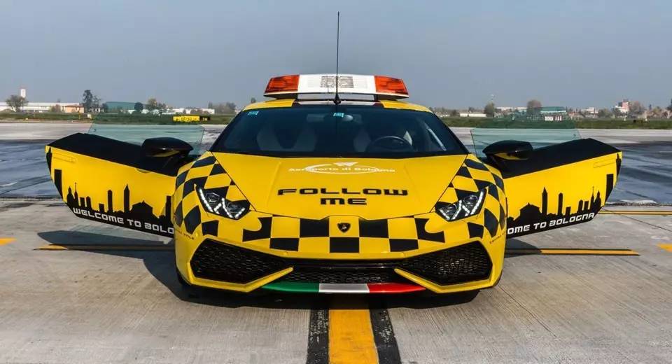 意大利人民城会玩，*博兰**基尼当机场地勤车