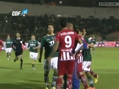 足球搞笑战术动态图,足球搞笑乌龙球gif