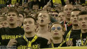 足球搞笑gif动图,足球搞笑gif抬担架