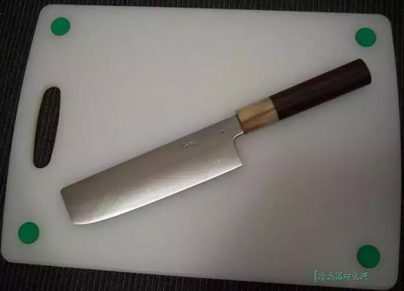 来自北美的男孩却继承了日本吉本的衣钵，成为一代*刀名**匠！