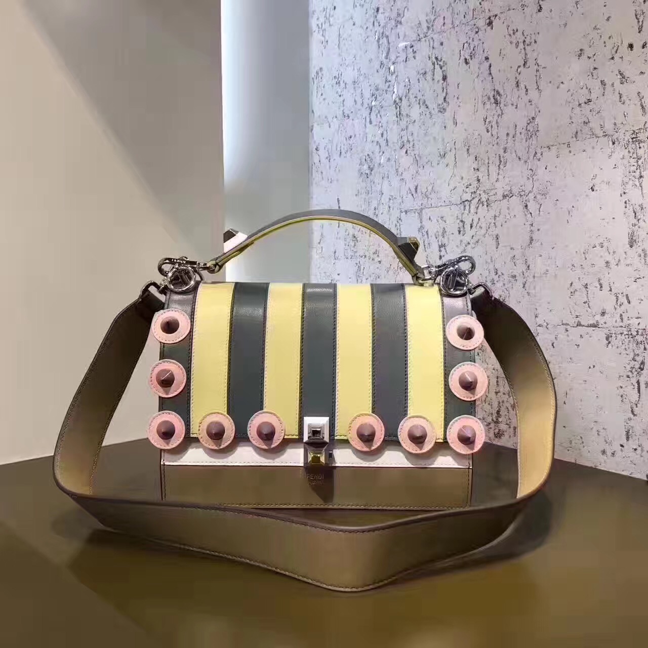 fendi包包最新款,fendi包的经典款