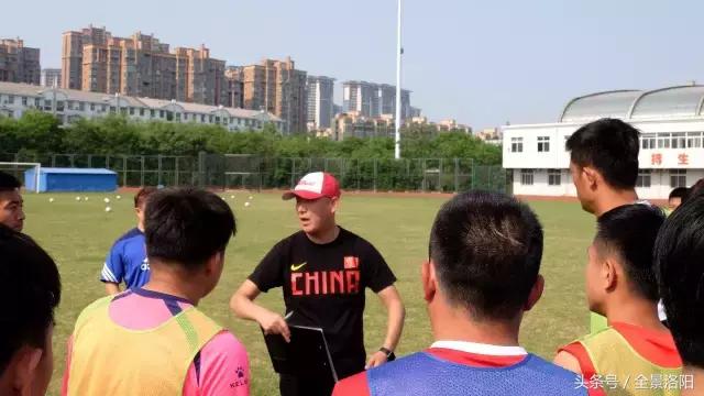 刻苦练习足球,刻苦训练体育