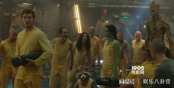 银河护卫队小树人被关在鸟笼,银河护卫队2片段