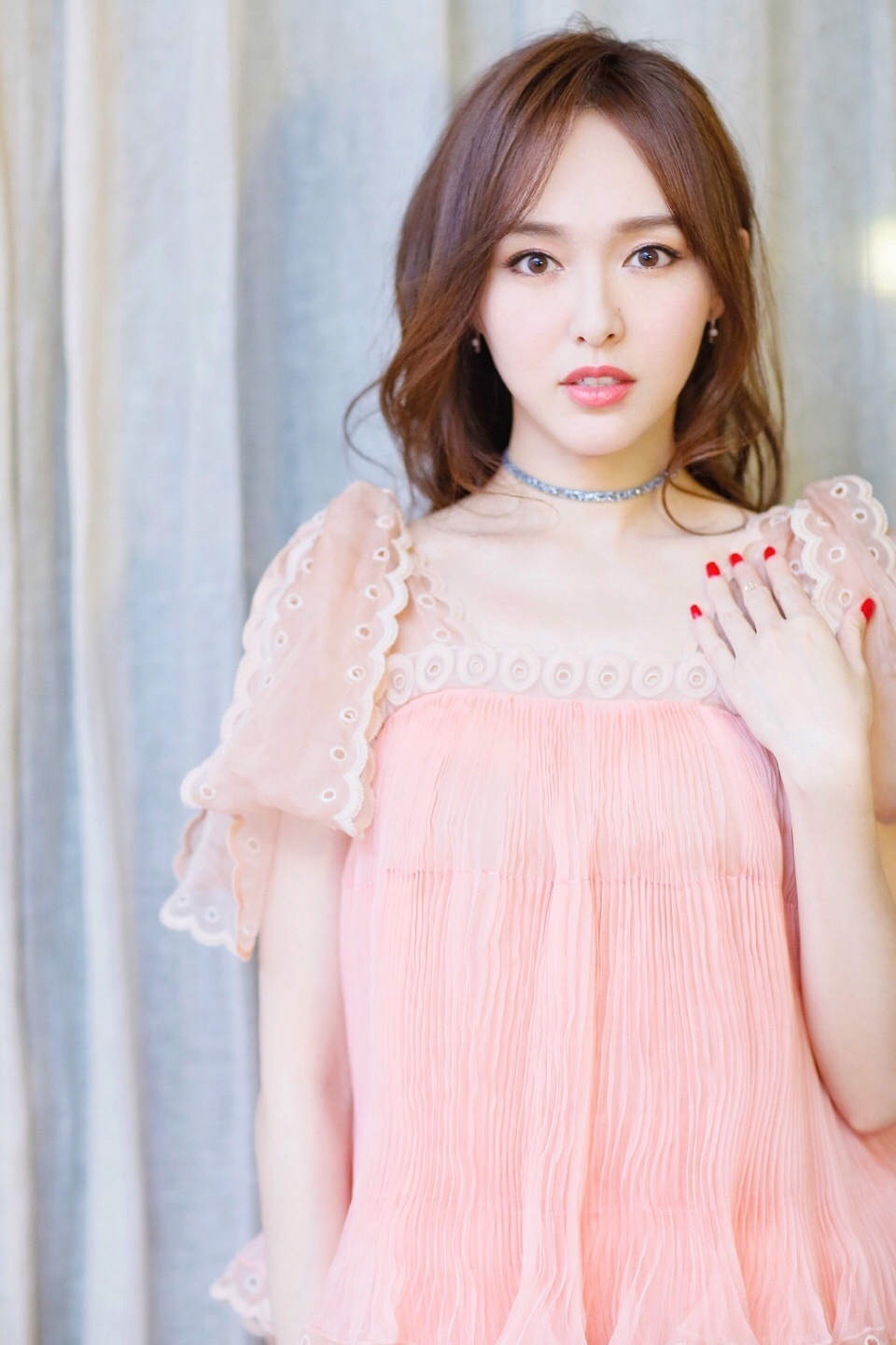 唐嫣红色百褶连衣裙温柔知性,唐嫣同款chloe裙