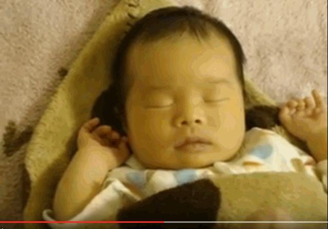 如何判断满月宝宝是否生病,宝宝满月的表现