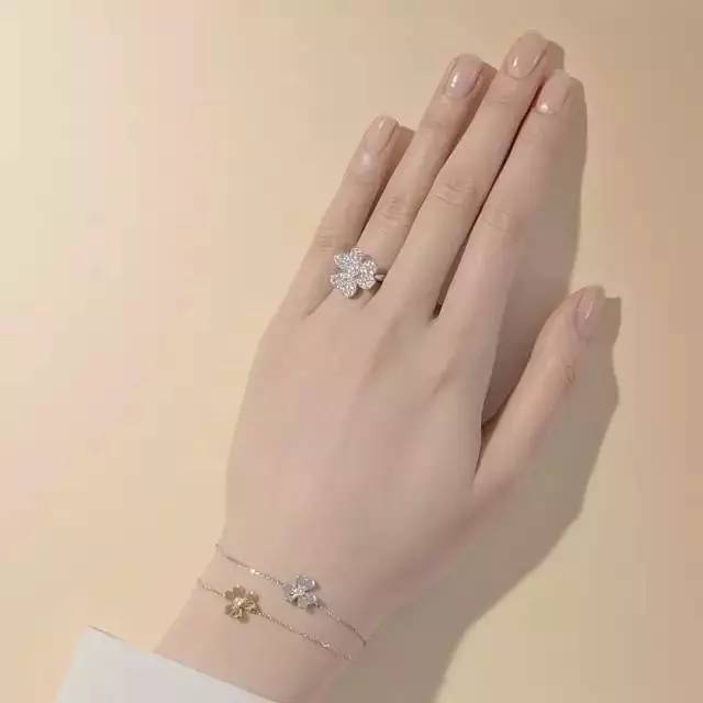 潘多拉手镯值得买吗,潘多拉手镯最新款