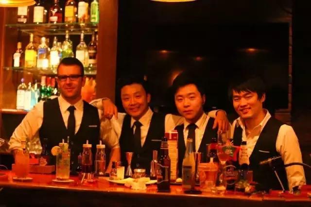 天津可以看球赛撸串的地方,在天津津南喝酒看球