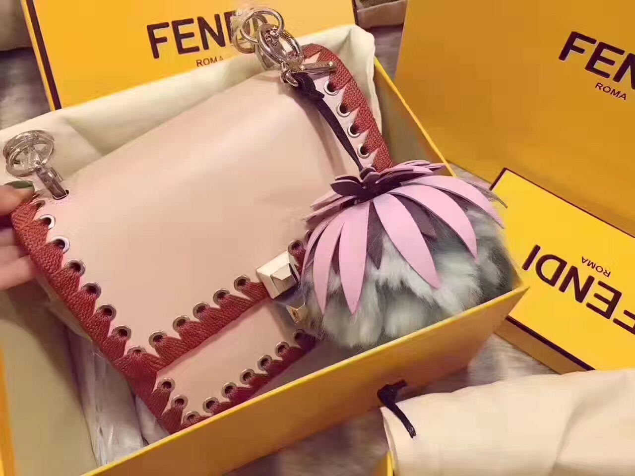 fendi包包最新款,fendi包的经典款