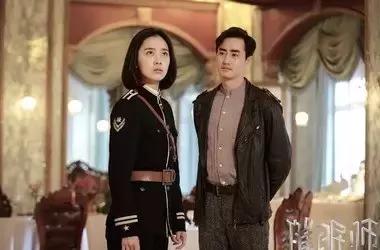 这个星二代好不容易演个男主角，却在第二集就死了，后面该怎么演