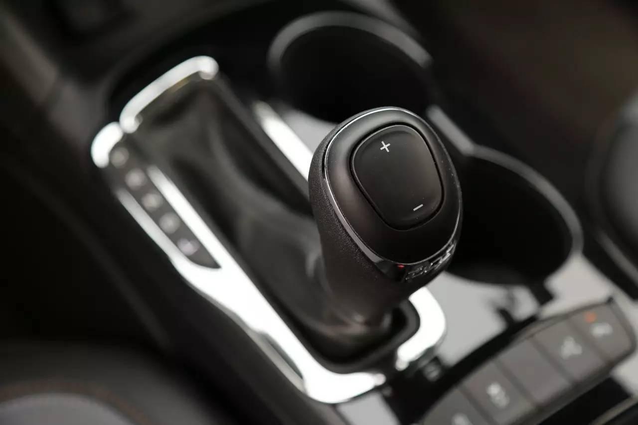 国外科鲁兹两厢掀背版试驾,二手科鲁兹两厢掀背最新用车感受