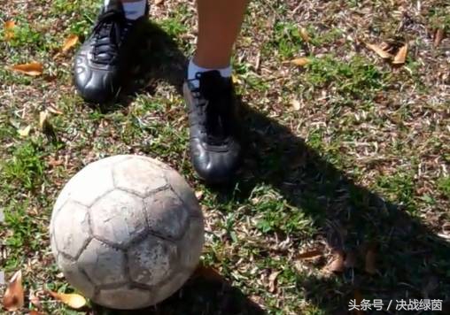 足球外脚背射门教学,足球怎样练习非惯用脚长传