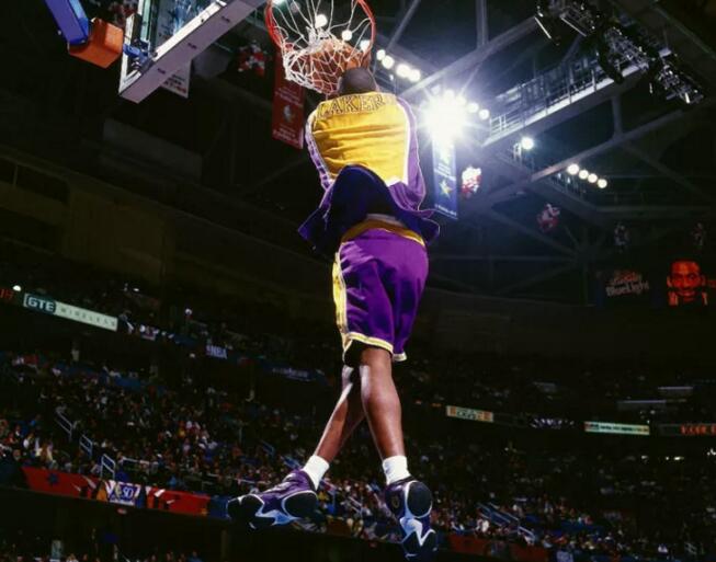 科比为什么没有新的球鞋系列,科比真正意义上的第一双耐克