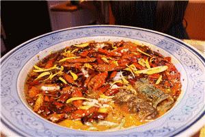 深圳一家有意思的烤鱼店,深圳第一家脆皮烤鱼