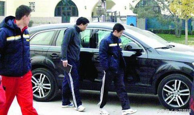 刘国梁球技震惊张继科,刘国梁开豪车