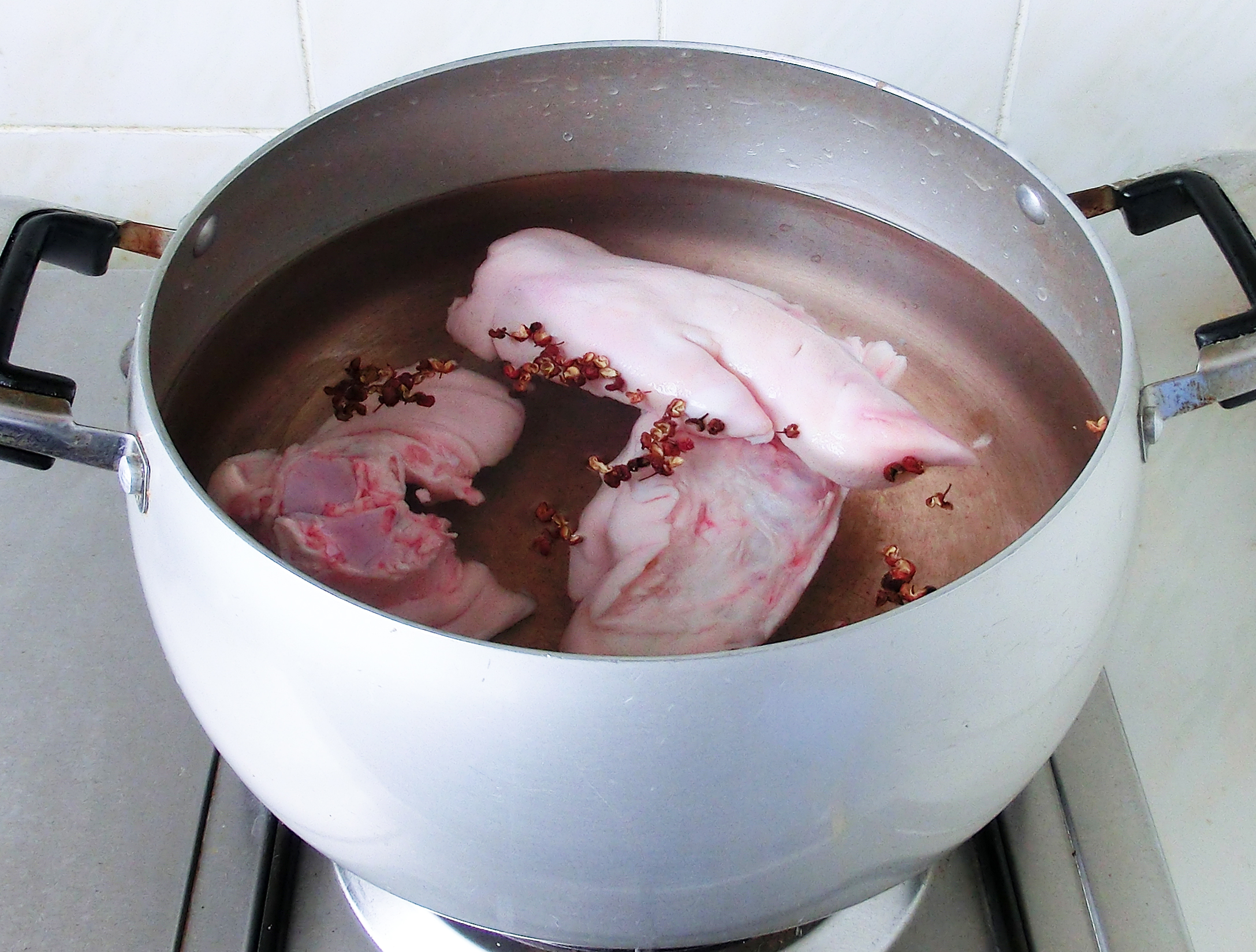 去除猪蹄腥味的最好方法,猪蹄腥气