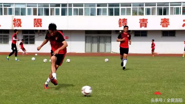 刻苦练习足球,刻苦训练体育