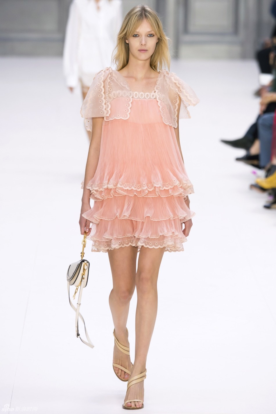 唐嫣红色百褶连衣裙温柔知性,唐嫣同款chloe裙