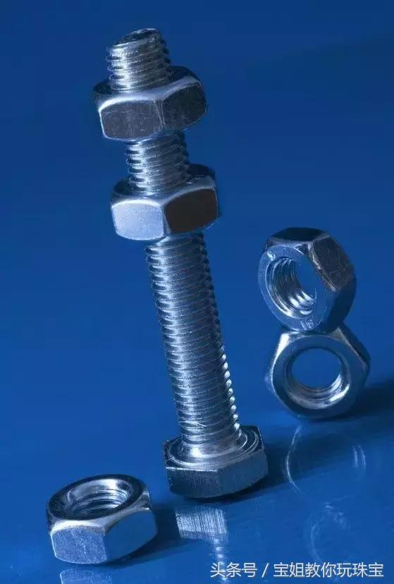 我在家里藏了一箱子卡地亚被发现了