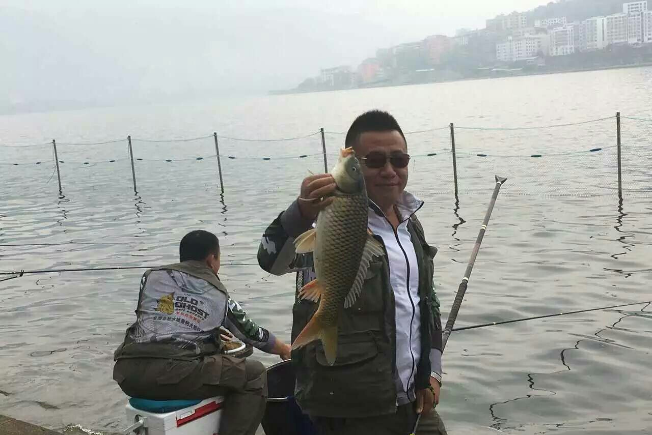 钓鱼时如何选用饵料味型,钓鱼饵料味型重要还是状态重要