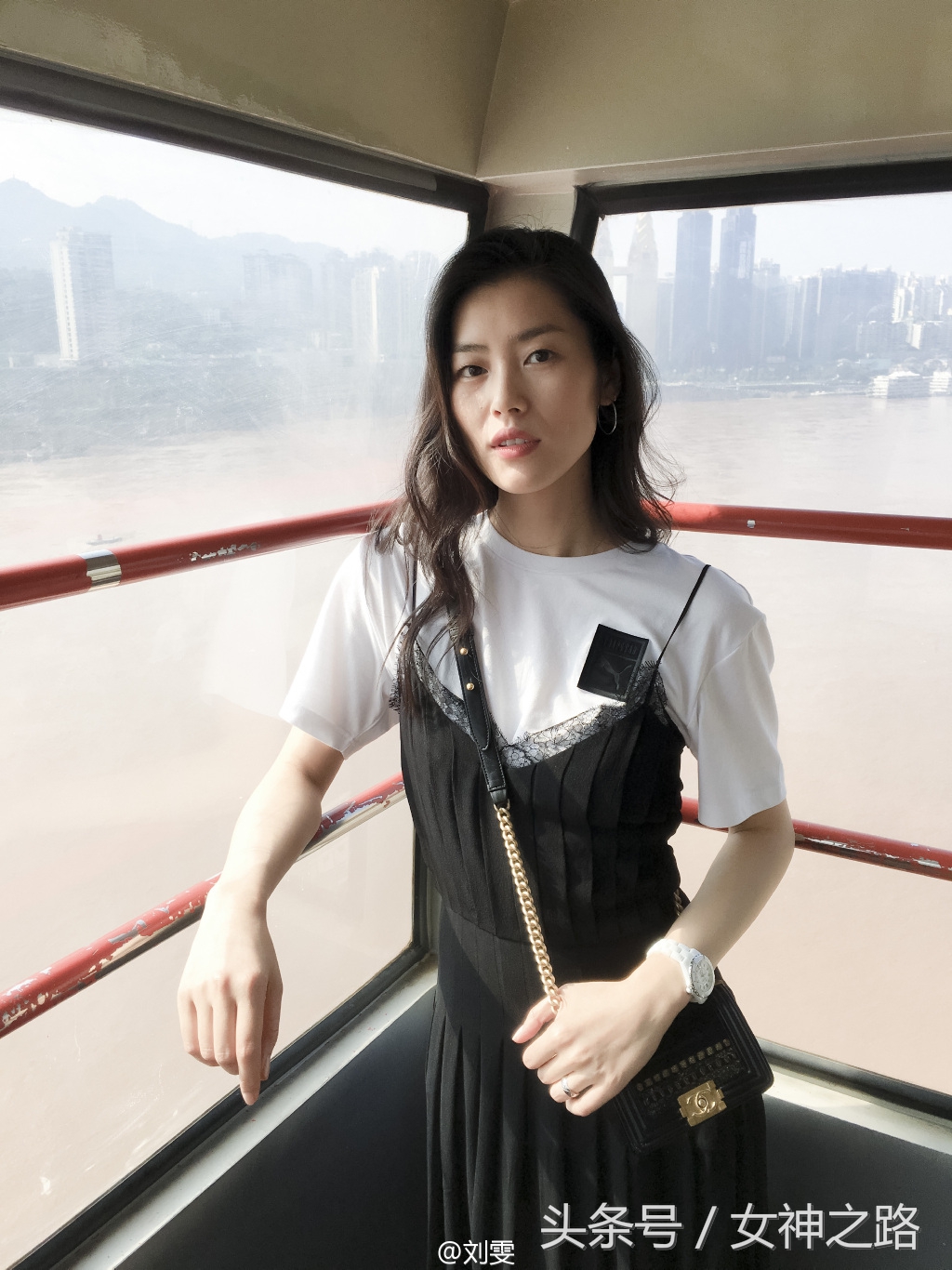 贫胸系穿搭,小胸平胸穿什么好看