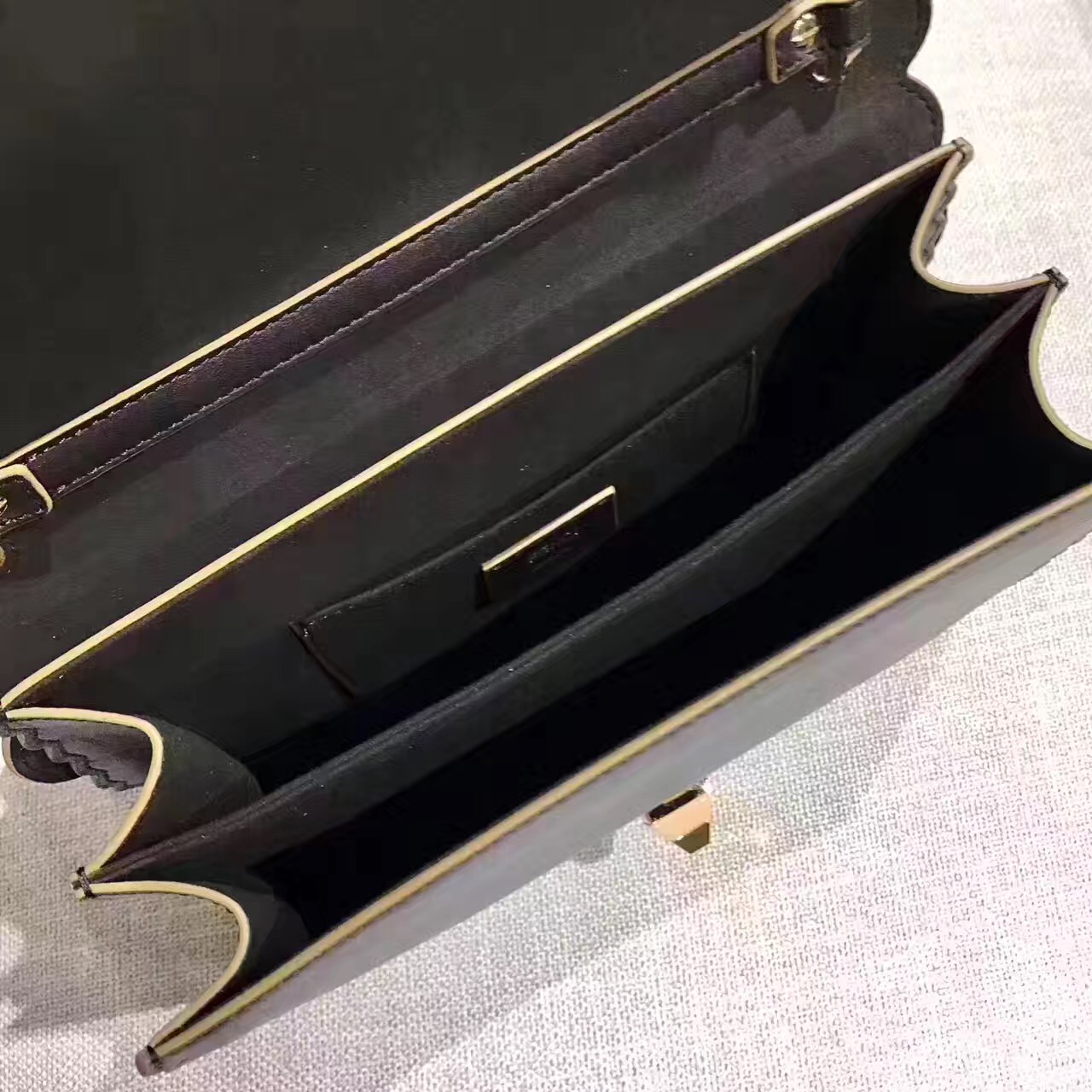 fendi包包最新款,fendi包的经典款