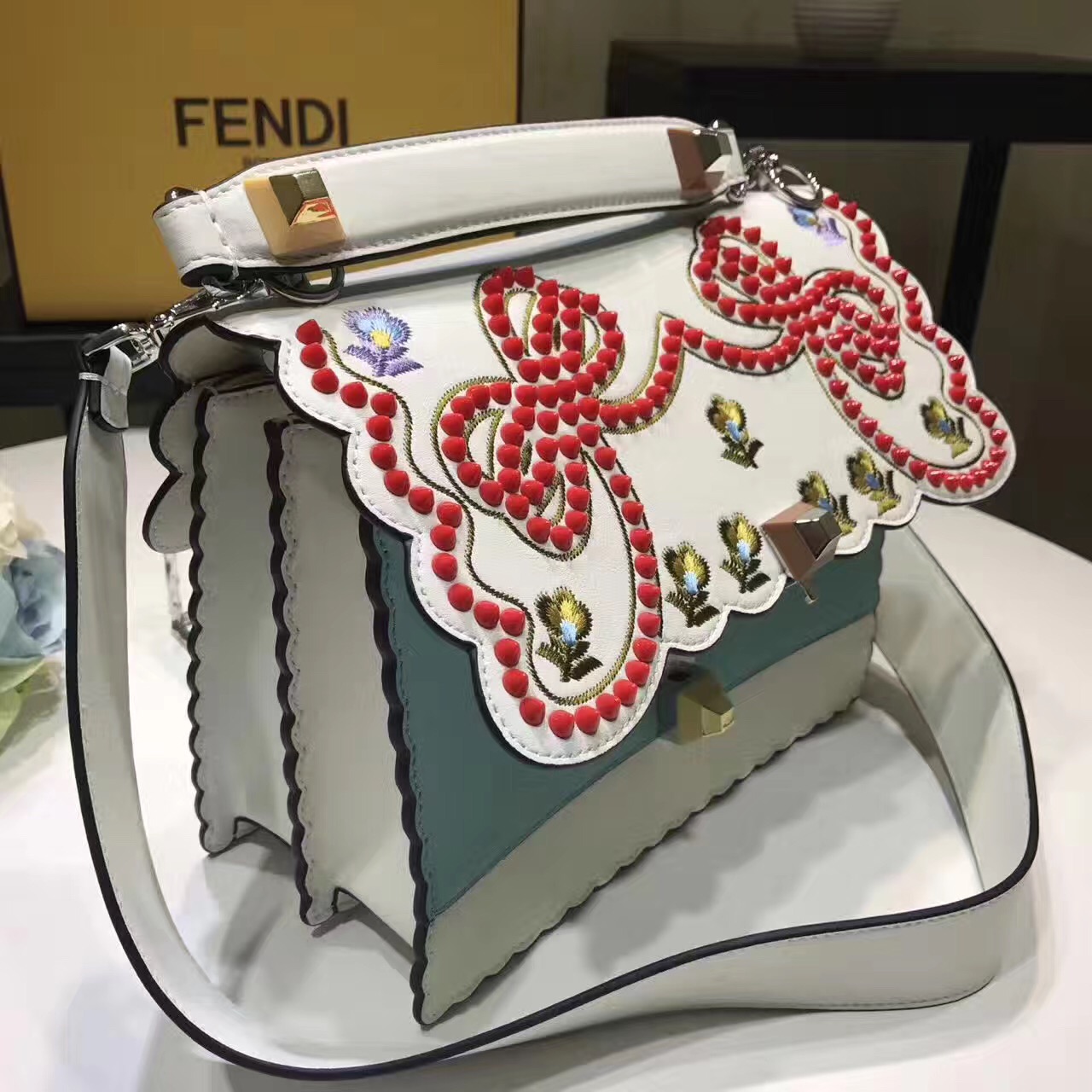 fendi包包最新款,fendi包的经典款