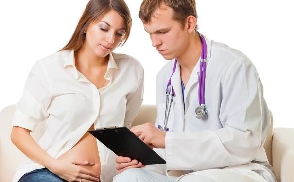 孕妇孕晚期羊水少怎么办,孕晚期羊水少医院怎么治疗