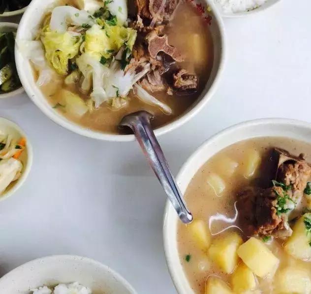 青岛好吃不贵的美食,青岛排名第一排骨米饭