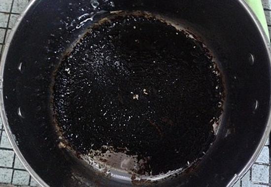 饭菜糊了怎么去味儿,饭菜糊在锅底怎么处理