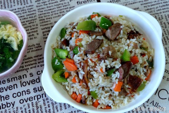 点了份烤全羊没吃完，打包回家配上剩米饭再加工一下，味道好极了