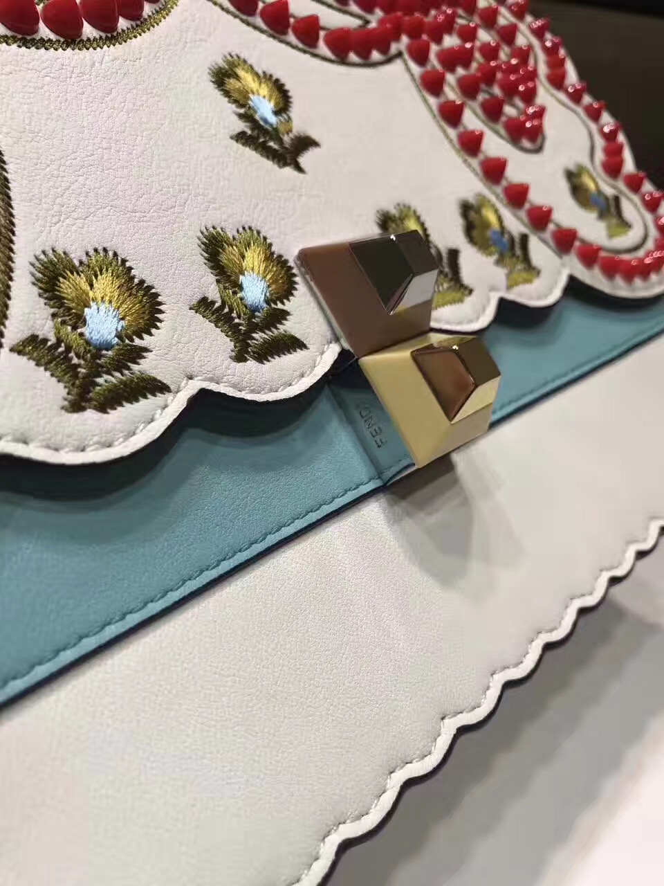 fendi包包最新款,fendi包的经典款