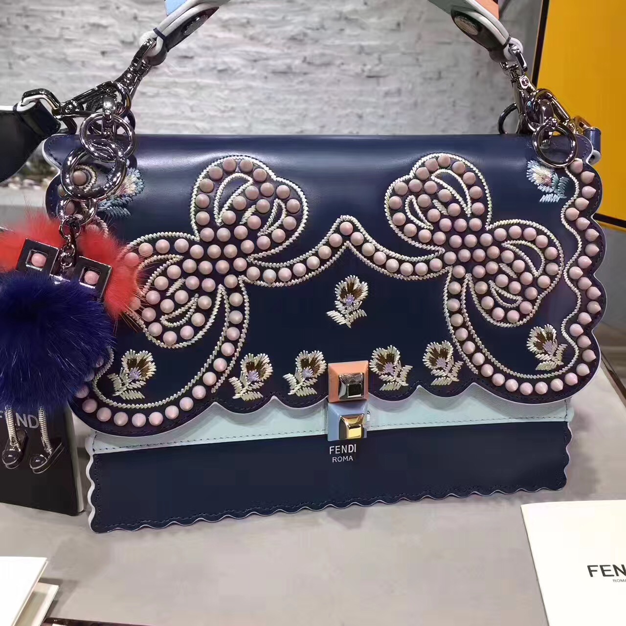 fendi包包最新款,fendi包的经典款