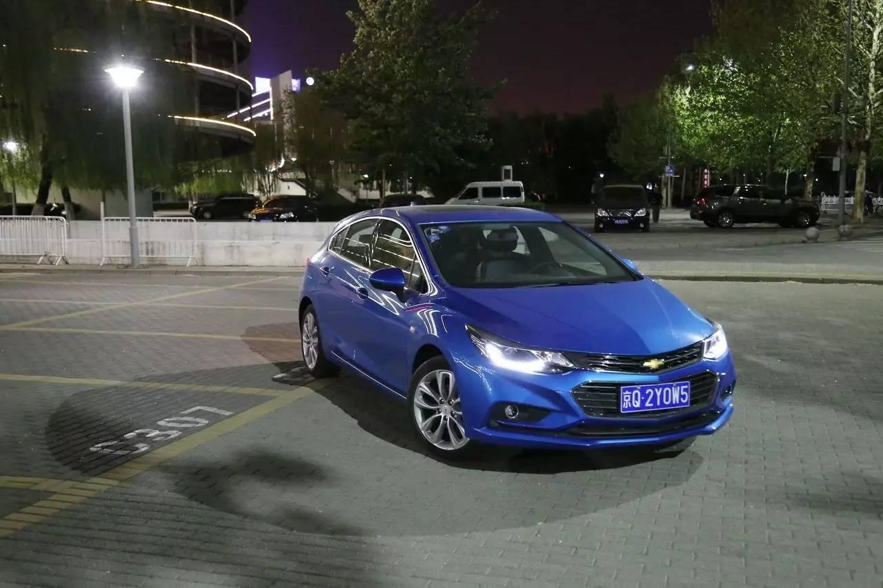 国外科鲁兹两厢掀背版试驾,二手科鲁兹两厢掀背最新用车感受