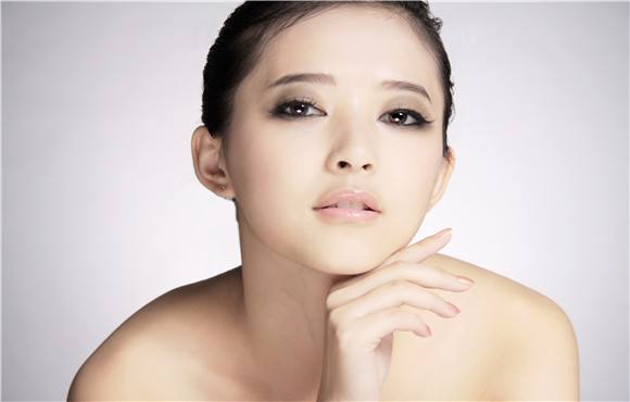 皮肤特别干起皮怎么治疗,皮肤干起皮怎么修复