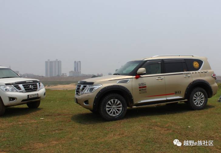 尼桑途乐Y61外观改装案例,途乐y62改装液晶仪表