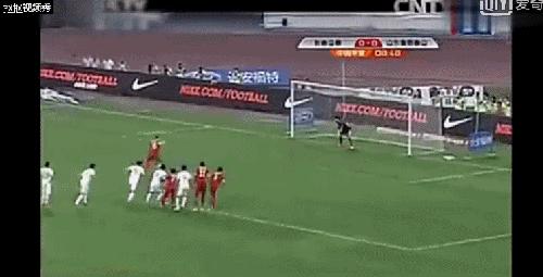 中国男足4-1新加坡王大雷扑救点球,王大雷扑出的十大必进球