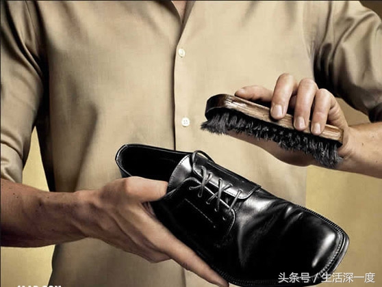 皮鞋破皮了有地方修吗,皮鞋破皮一点点