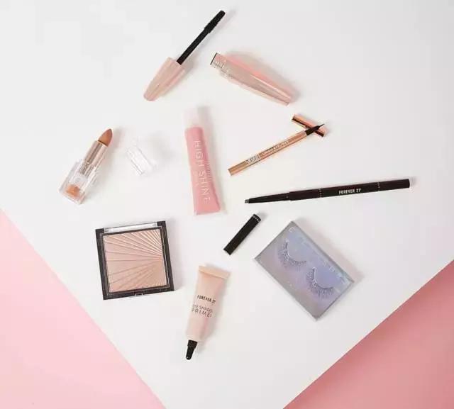 卖彩妆护肤品,卖衣服美妆品