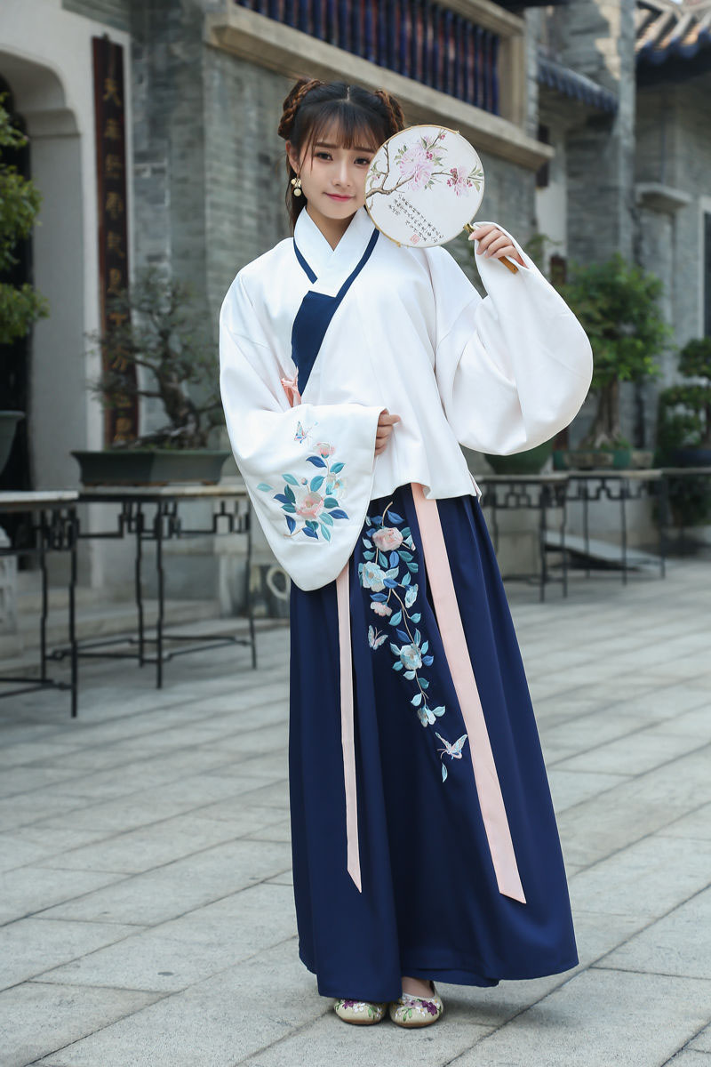 ps如何做成古风水墨晕染特效教程,ps荷花古风人物调色视频教程