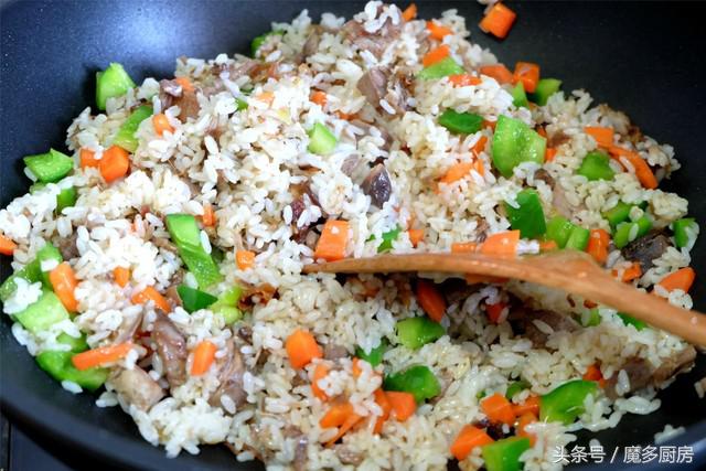 点了份烤全羊没吃完，打包回家配上剩米饭再加工一下，味道好极了