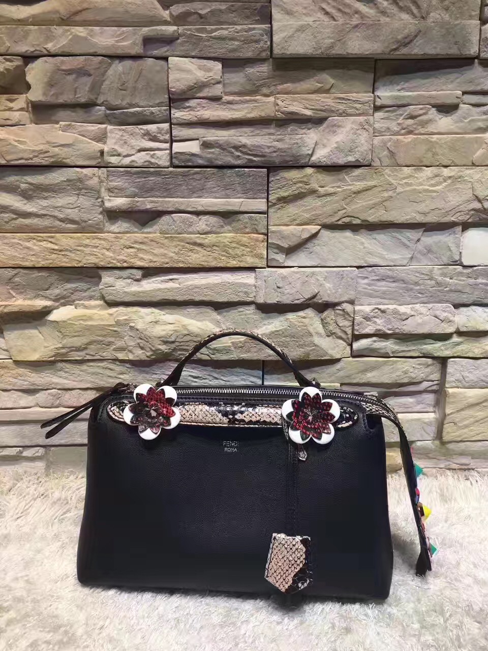 fendi包包最新款,fendi包的经典款