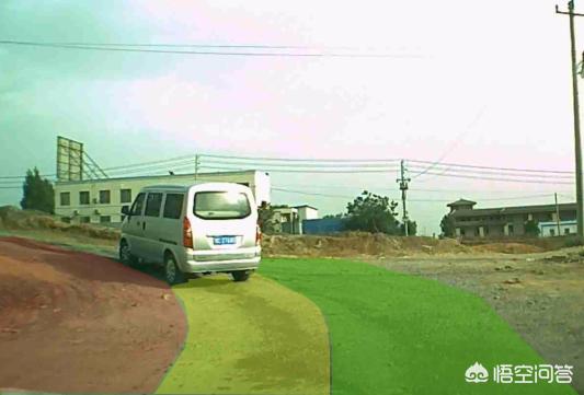 坡比较高车怎么下去,坡太高怎么开不蹭底盘