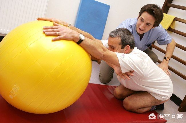 晨起时腰部酸痛是怎么回事,晨起腰骶骨疼起来就缓解咋回事