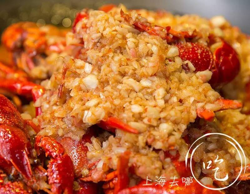 这家店营业到清晨2点，卖的都可以选Size，还给手活儿好的打折……