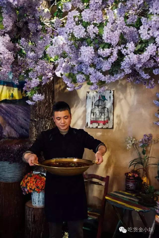 一不谨慎美成自拍圣地！说这是吃火锅的谁信？