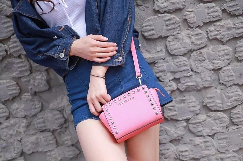 时髦又轻盈特别适合夏天的包包,告别土气包包