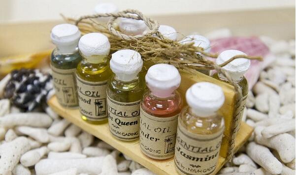 衣草精油怎么祛痘印效果好,薰衣草精油淡化痘印怎么样用