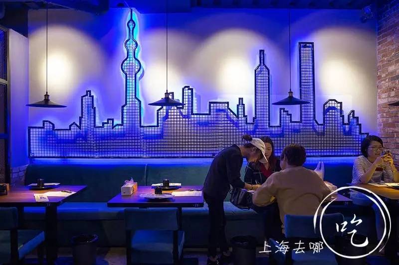 这家店营业到清晨2点，卖的都可以选Size，还给手活儿好的打折……