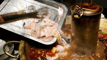 一不谨慎美成自拍圣地！说这是吃火锅的谁信？